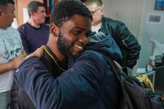 Ježíš mi řekl, že musím bojovat za Rusko, pak budu prezidentem Kamerunu. Mladý „Černorus“ jde válčit proti Ukrajině - Novinky