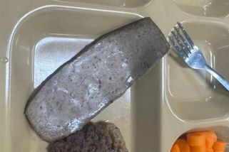 Američtí námořníci u Hormuzu si stěžují na bídnou kuchyni. A nechodí ani pošta - Novinky