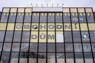 FOTO: Symbol komunismu půjde k zemi. Modřanský Prior nahradí moderní zástavba - Novinky