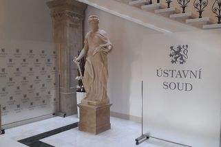 Ústavní soud se zastal exmanželky milionáře, která pro sebe žádá výživné 835 tisíc měsíčně - Novinky