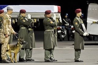 Žalobci zveřejnili obžalobu na vojáky z afghánské mise. Omilostnil je Pavel - Seznam Zprávy