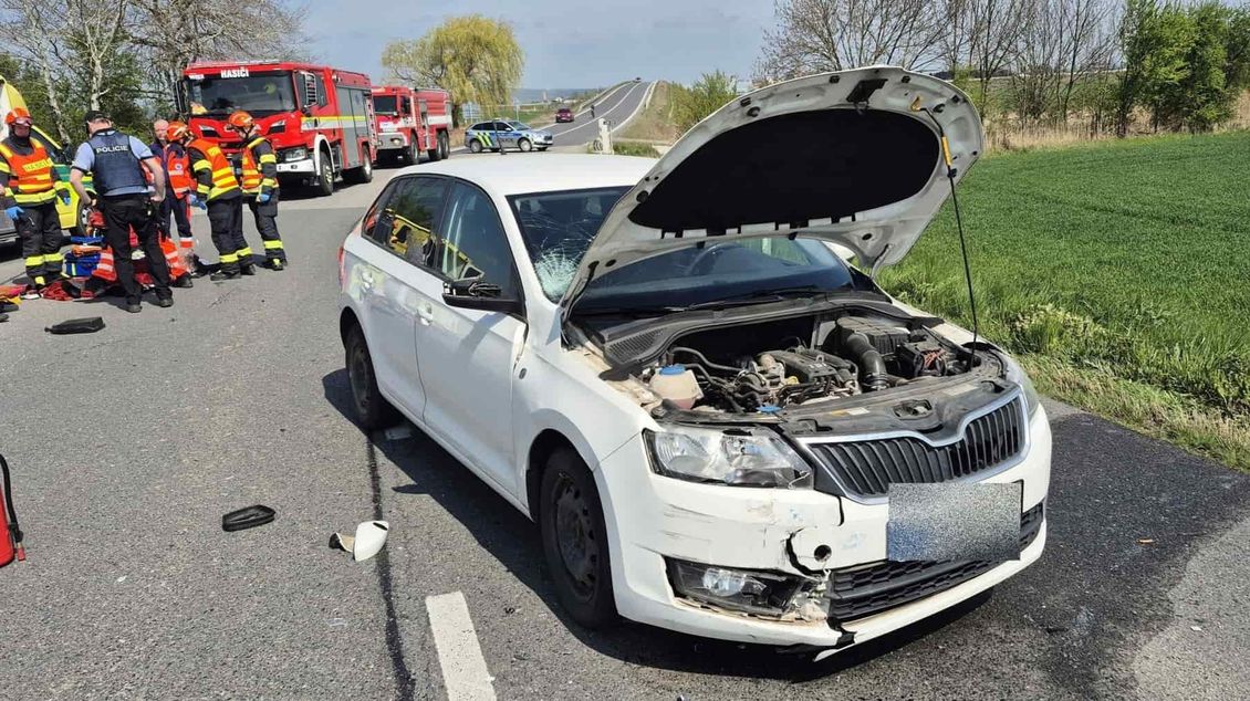 Srážka s motocyklem skončila zraněním dvou osob | hasici.cz