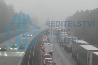 Dvě desítky havarovaných aut. Dálnici D1 u Brna zastavila hromadná nehoda - Novinky