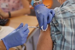 Data poprvé ukázala, jak málo českých lékařů a sester je očkovaných - Seznam Zprávy