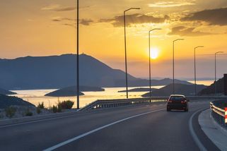 Autem k moři. Cesta na jih bude letos rychlejší - Novinky