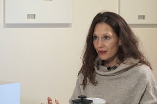 „Musíš vystudovat, zamilovat se, mít děti. Proč žít podle takového mustru?” ptá se Bára Seidlová | Intimní zpovědi