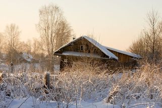 Polorozpadlá chalupa a zahradní domek bez vody. Čeští emigranti ukázali, jak bydlí v Rusku - Médium.cz