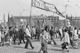 Účast i dobrá nálada povinné. Tak vypadal 1. máj před revolucí