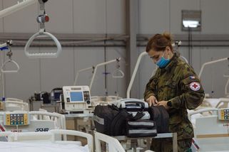 „Nechci to rozvádět.“ Babišovu „supernemocnici“ v poli za Prahou NATO po Česku nechce