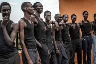 Fotky: Paříž, Milán, Londýn. Přehlídková mola dobývají modelové z Afriky - Seznam Zprávy