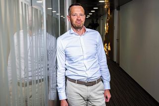 Lidé si na stáří začínají spořit pozdě a špatně. Pomoci může státní příspěvek - Novinky