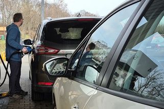 Vláda opět zvýšila stropy na ceny pohonných hmot - Novinky