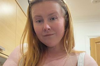 Instagram jí zablokoval účet: Britku s extrémními prsy lidé obvinili, že je vytvořila umělá inteligence - Super.cz