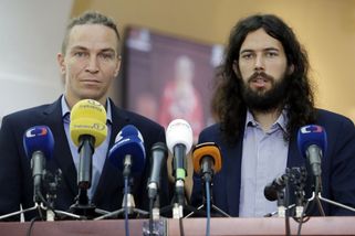 Máme toho plné zuby, tohle je šílenství. Piráti tepou Babišovu vládu - Novinky