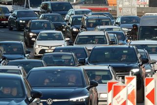 Praha automobilová. Doprava stojí za prd, dva kilometry jedeme i hodinu, stěžují si řidiči - Novinky