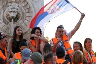 ‚Nebudete kopat, opusťte Srbsko!‘ Desetitisíce lidí v Bělehradu protestovaly kvůli těžbě lithia