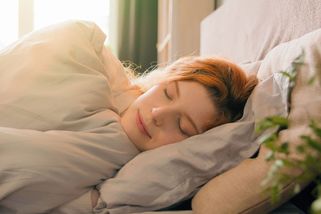 Generace Z vynechává sex. Raději spí - Novinky