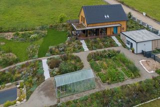 Dům v lotosu je ukázkovou pasivní dřevostavbou, která splnila sny svých majitelů - Novinky