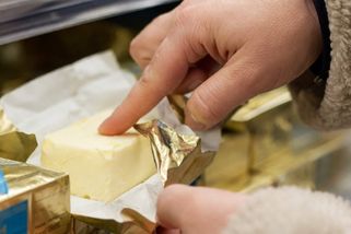 „Udělala to dvakrát a položila ho zpátky.“ Lucie viděla zákaznici ochutnávat máslo v obchodě