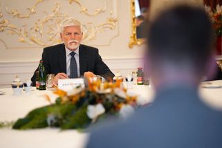 Kdo Česko povede na summitu NATO? Právníci vysvětlují kompetence prezidenta