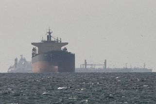 Situace v Hormuzském průlivu je nepřehledná. Čínský tanker bez problémů proplul - Novinky