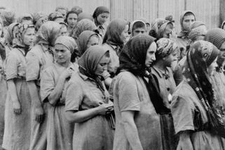 Sexuální otrokyně v lágrech: Byly odměnou pro vězně i vojáky, za otěhotnění je poslali do plynu - Médium.cz