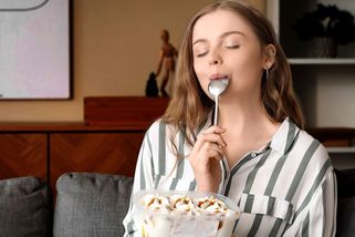 Večerní chuť na sladké není slabost! Co vám tím tělo opravdu říká