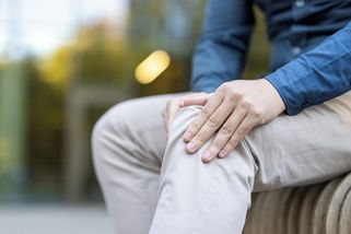 Bolavá kolena nešetřete, stav by se jen zhoršil. Potřebujete pořádné vyšetření