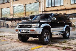 Toyota Hilux jen jako pracovní auto? Omyl! Může být i úžasně stylovým, volnočasovým teréňákem - Garáž.cz
