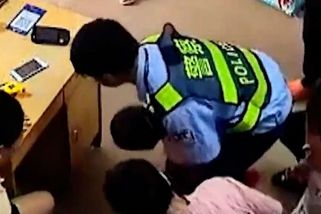 Dítě vdechlo část hračky, pohotový policista s chvatem neváhal ani vteřinu - Novinky