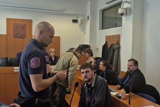 Soud začal řešit nájemnou vraždu ženy na Pardubicku, obžalovaní si ve výpovědích protiřečí - Novinky