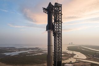 Muskova obří raketa SpaceX po startu explodovala, přesto šlo o úspěch - Garáž.cz