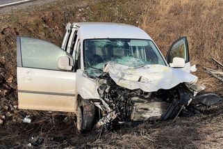 Srážka vlaku a auta na Rakovnicku. Pro zraněného letěl vrtulník - Novinky