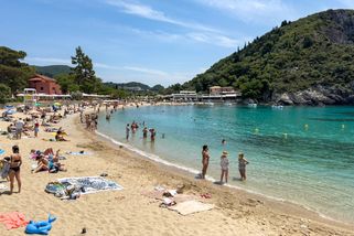 Češi v Řecku 2026 budou zaskočeni: Na mnoha plážích Řecko mění pravidla, ozývají se turisti i podnikatelé