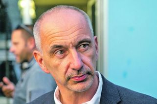 Hejtmani mluví o otevírání škol, obchodů či skiareálů - Novinky