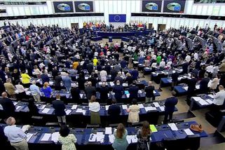 Europarlament vyzval k možnému zmrazení fondů pro Slovensko - Novinky