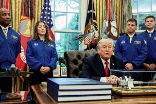 Trump se sešel s astronauty, nakonec komentoval Írán, Ukrajinu i UFO - Seznam Zprávy