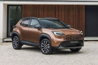 Toyota vymazlila svůj stylový crossover: Má šmrnc, tlačítka i čtyřkolku! Navíc jezdí se spotřebou hluboko pod pět - Garáž.cz