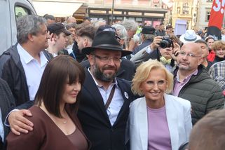 Tušíme problém. Liberální demokracie v ČR je svins...