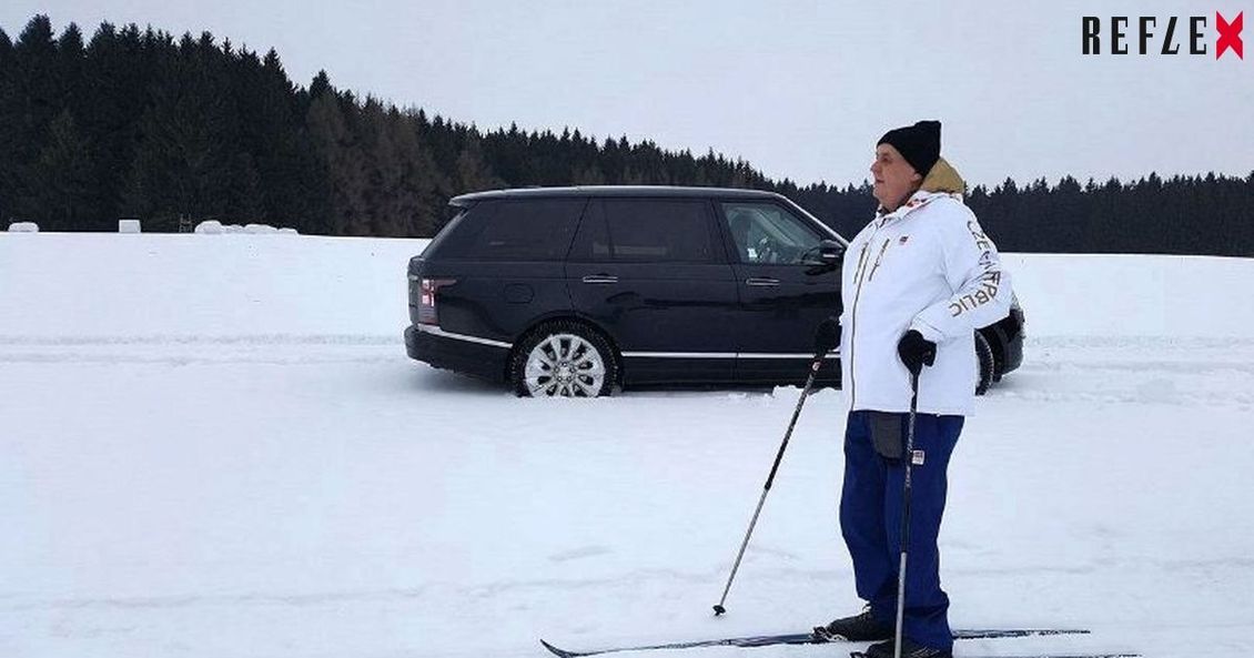 Zeman se fotí na běžkách. Teď ještě střelit tygra a vylovit amforu!