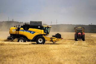 Hodně peněz za hnojiva, málo peněz za obilí. Zemědělci jsou v kleštích - Seznam Zprávy