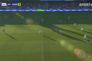 Dvě neudělené červené a neodpískaná penalta. Rozhodčí zásadně chybovali v duelech Slavie a Sparty, tvrdí komise - Sport.cz