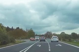 Důchodce za volantem málem způsobil nehodu | Odchyceno na dashcam