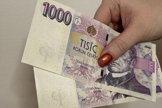 Žena si myslela, že si přes Telegram píše se známým zpěvákem. Zamilovala se do něj a poslala mu peníze