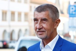 Zmetek, parazit a odpudivá kreatura. Pětikoalice cupuje Babiše za vyjádření o Pekarové