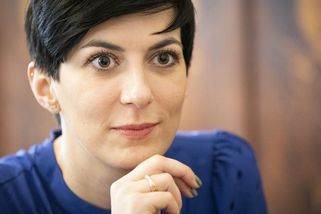Vondráček dostal dar od Rusů, Pekarová ho vydraží na podporu Ukrajiny - Seznam Zprávy