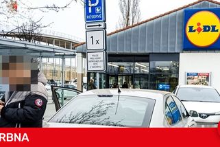 Parkování na místě pro rodiče s kočárkem odhalilo jiný, naprosto bizarní přestupek