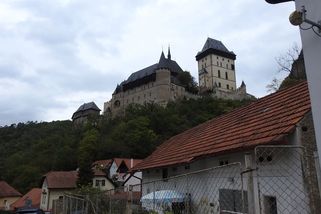 Karlštejn se při obléhání husity proměnil v páchnoucí žumpu - Médium.cz