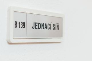 Mladíka budou soudit ve městě, kde došlo k vraždě prodavaček. Proces začne v říjnu