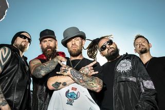 Vrací se Five Finger Death Punch. Do O2 areny si berou Dymytry | Headliner